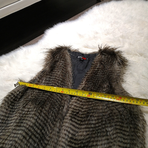 Faux fur vest - Picture 8 of 8